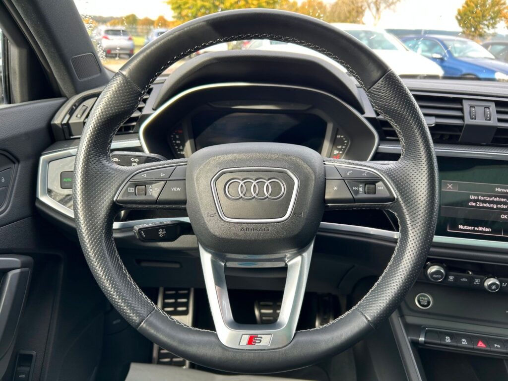 2022 Ауди Q3