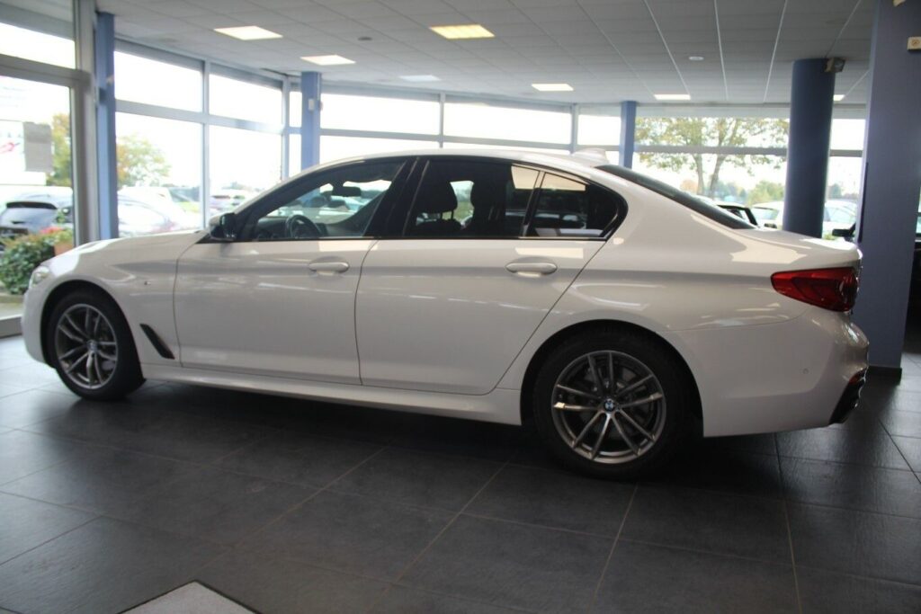 2021 BMW 520