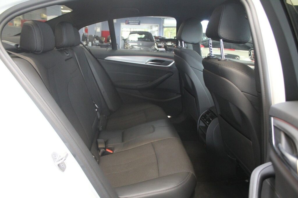 2021 BMW 520