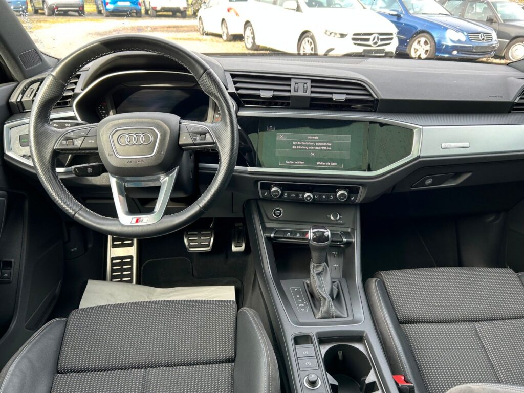 2022 Ауди Q3