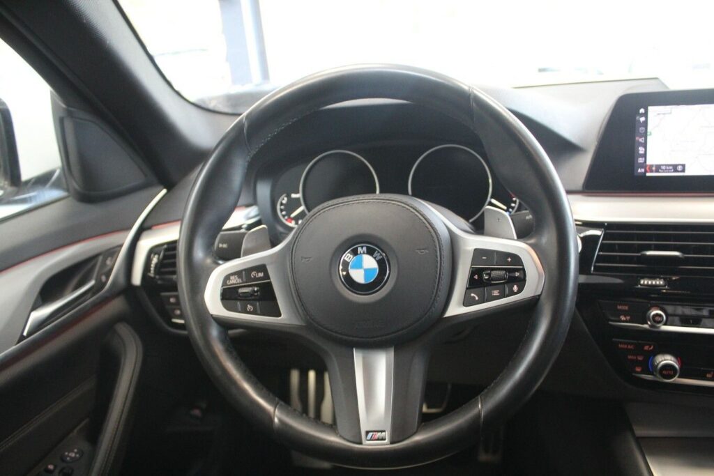 2021 BMW 520