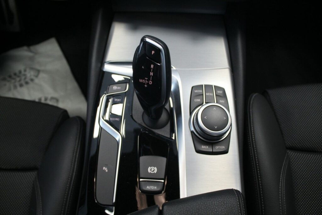 2021 BMW 520
