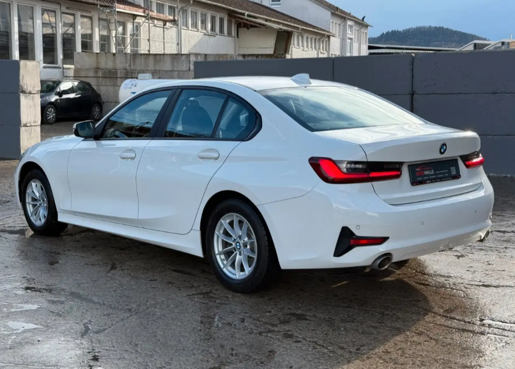2021 BMW 320