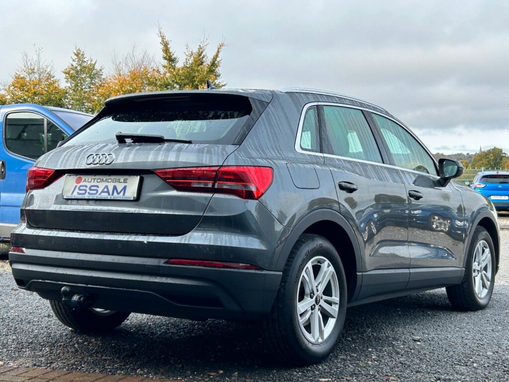 2022 Ауди Q3