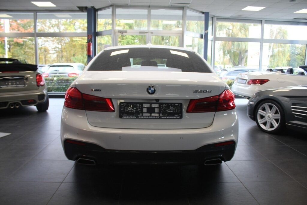 2021 BMW 520