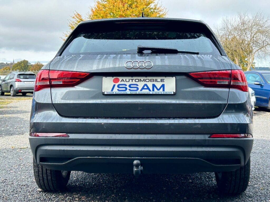 2022 Ауди Q3